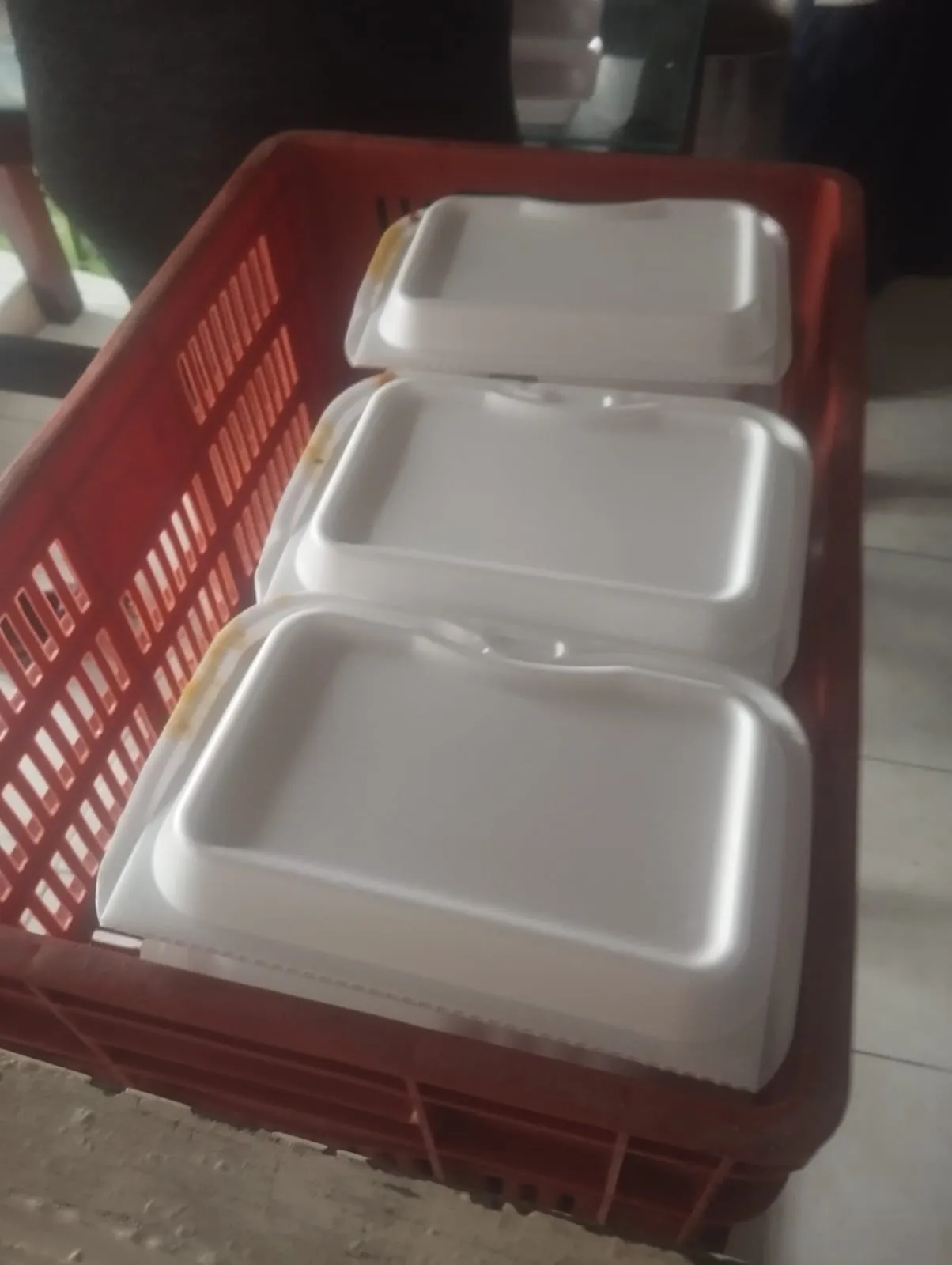 Preparación de los recipientes para las raciones del día